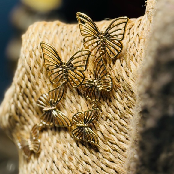 Elegant Gold Butterfly Dangle Earrings - Picture 1 of 1
